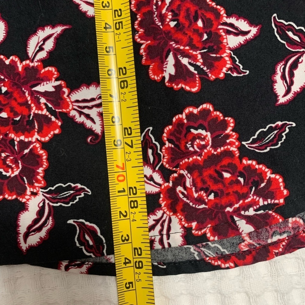 LANDS END WRINKLE FREE NO IRON FLORAL BUTTON DOWN
TUNIC BLOUSE-SIZE 12 - Picture 10 of 13